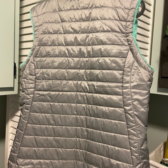 North Face - Youth XL - Reversible Vest - Picture 2 of 2